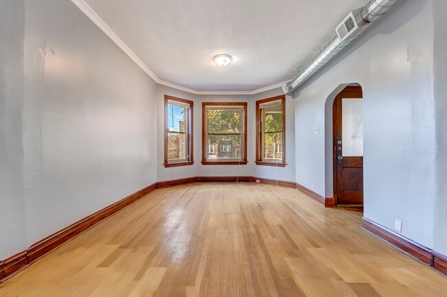 2419 N Kostner Ave in Chicago, IL - Building Photo - Building Photo