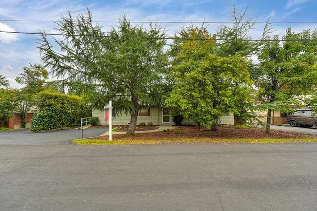 1450 Live Oak Ln in Auburn, CA - Building Photo - Building Photo