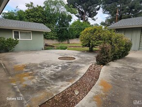 1112 Radcliffe Ave in Bakersfield, CA - Foto de edificio - Building Photo