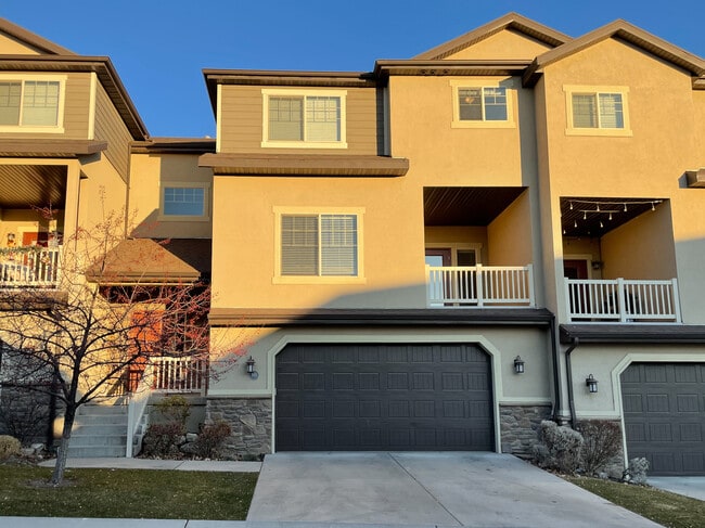 property at 865 S Aspen Wy