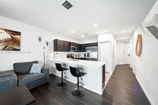 1050 W Davis Pkwy in Florida City, FL - Building Photo