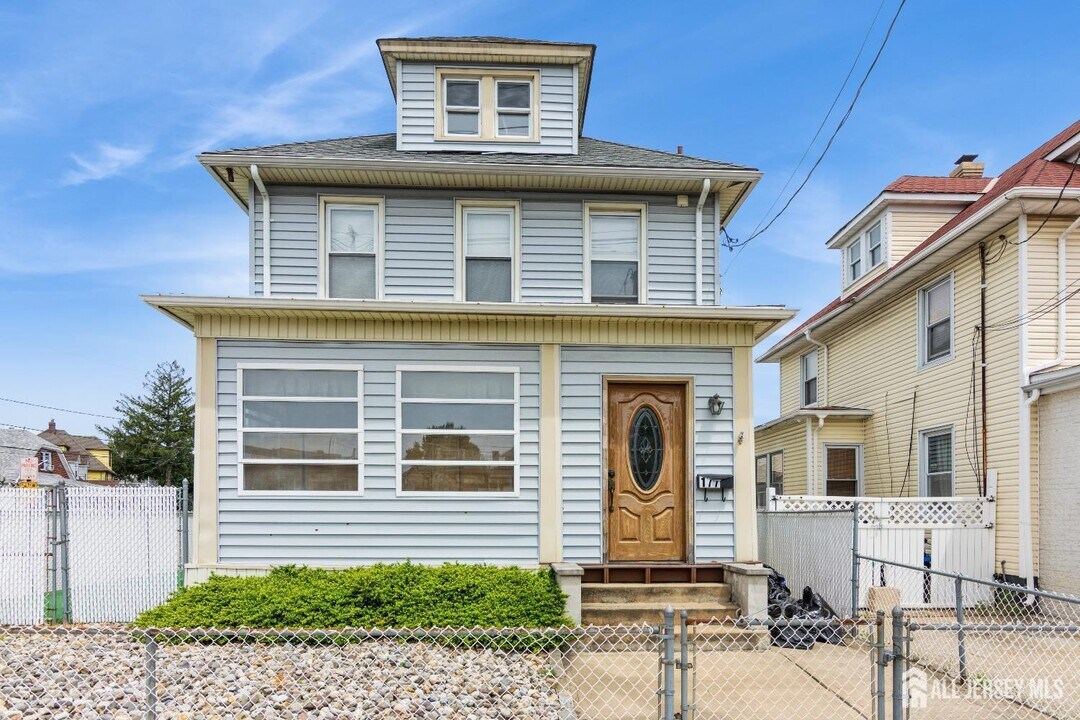 177 Hillside Ave in South River, NJ - Building Photo