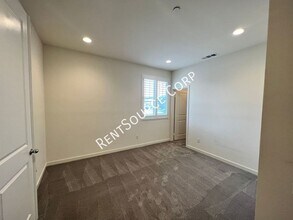 45016 Marbella St in Lancaster, CA - Building Photo - Building Photo