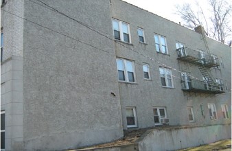 200 W Englewood Ave in Englewood, NJ - Building Photo - Building Photo