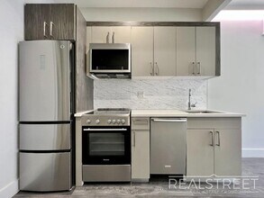 277 Linden St in Brooklyn, NY - Building Photo - Building Photo