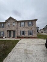 325 S Square Dr in Winterville, NC - Building Photo