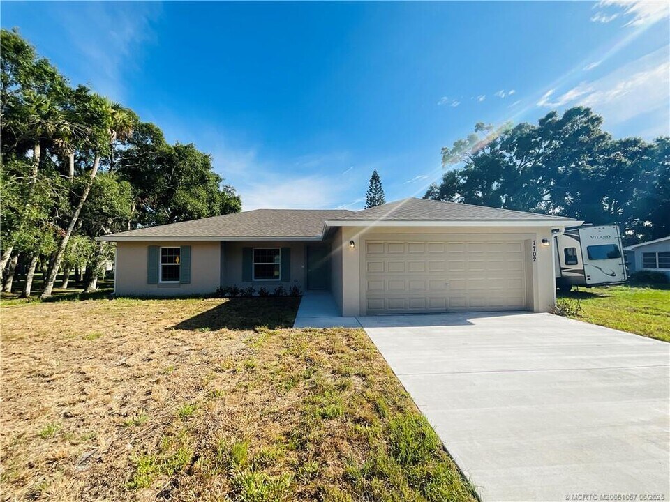 7702 Lakeland Blvd in Fort Pierce, FL - Building Photo
