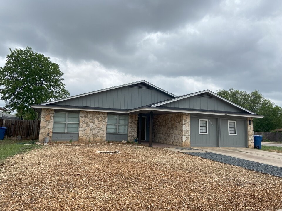 8303 Meadow Fire St in San Antonio, TX - Building Photo