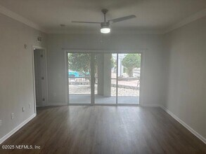 8290 Gate Pkwy W, Unit 801 in Jacksonville, FL - Foto de edificio - Building Photo