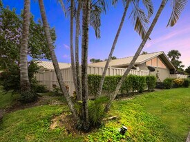 5933 Golden Eagle Cir in Palm Beach Gardens, FL - Building Photo