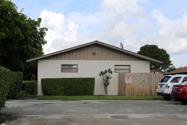 3515 Melaleuca Ln in Lake Worth, FL - Building Photo - Building Photo