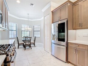 4310 Aurora St in Naples, FL - Foto de edificio - Building Photo