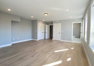 265 Washington St, Unit 4 in Somerville, MA - Foto de edificio - Building Photo