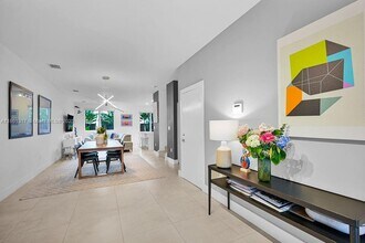 10257 NW 72nd St in Doral, FL - Building Photo - Building Photo
