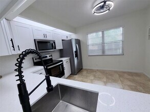 1110 SW 125th Ave in Pembroke Pines, FL - Building Photo - Building Photo
