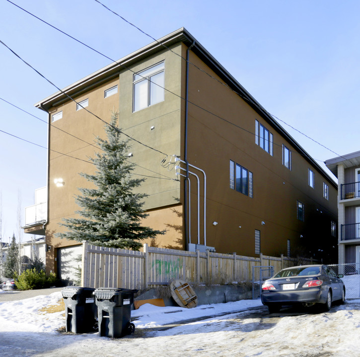 1616-1618 37th Ave SW in Calgary, AB - Building Photo