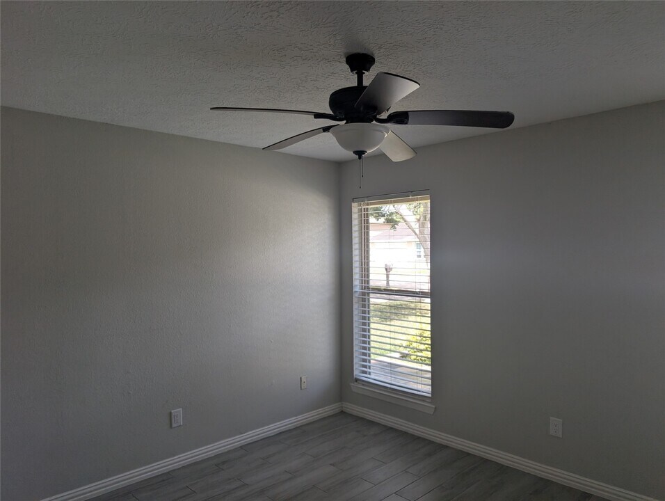 5813 Misty Meadow St in League City, TX - Building Photo