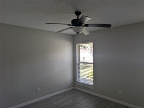5813 Misty Meadow St in League City, TX - Foto de edificio - Building Photo