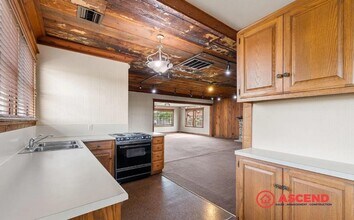 400 E Belle Terrace in Bakersfield, CA - Building Photo - Building Photo