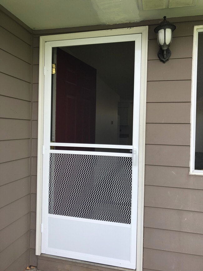 408 Kay Ave in Brownsville, OR - Building Photo - Building Photo