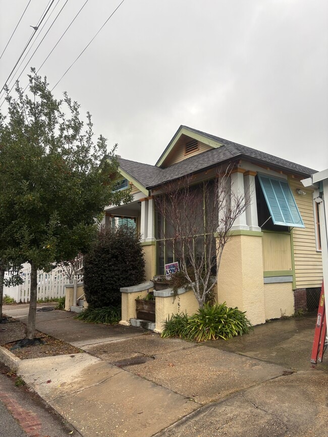 4717 Laurel St in New Orleans, LA - Foto de edificio - Building Photo
