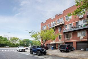 32-01 112th Street in New York, NY - Foto de edificio - Building Photo