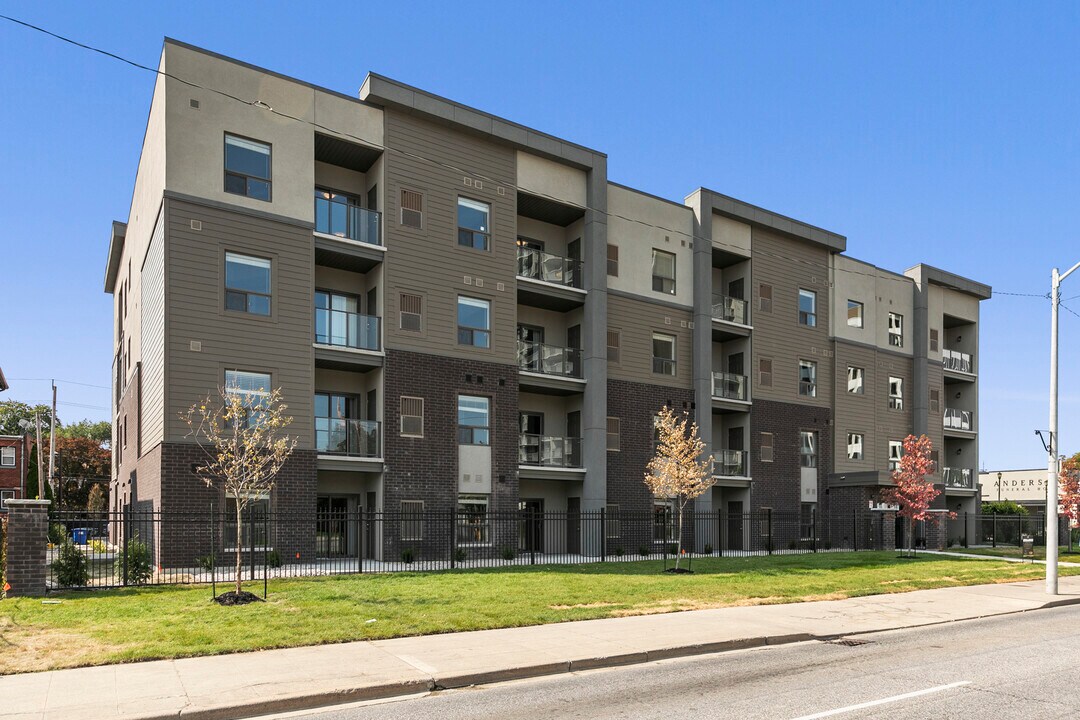 955 Ouellette Av in Windsor, ON - Building Photo