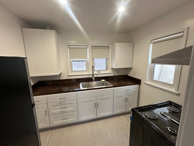 75 Hermosa Ave in Hermosa Beach, CA - Building Photo - Building Photo