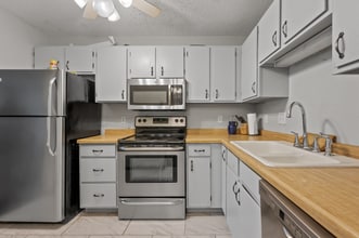3850 Plymouth Blvd in Minneapolis, MN - Building Photo - Building Photo