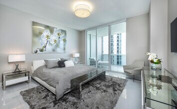 15811 Collins Ave in Sunny Isles Beach, FL - Building Photo - Building Photo