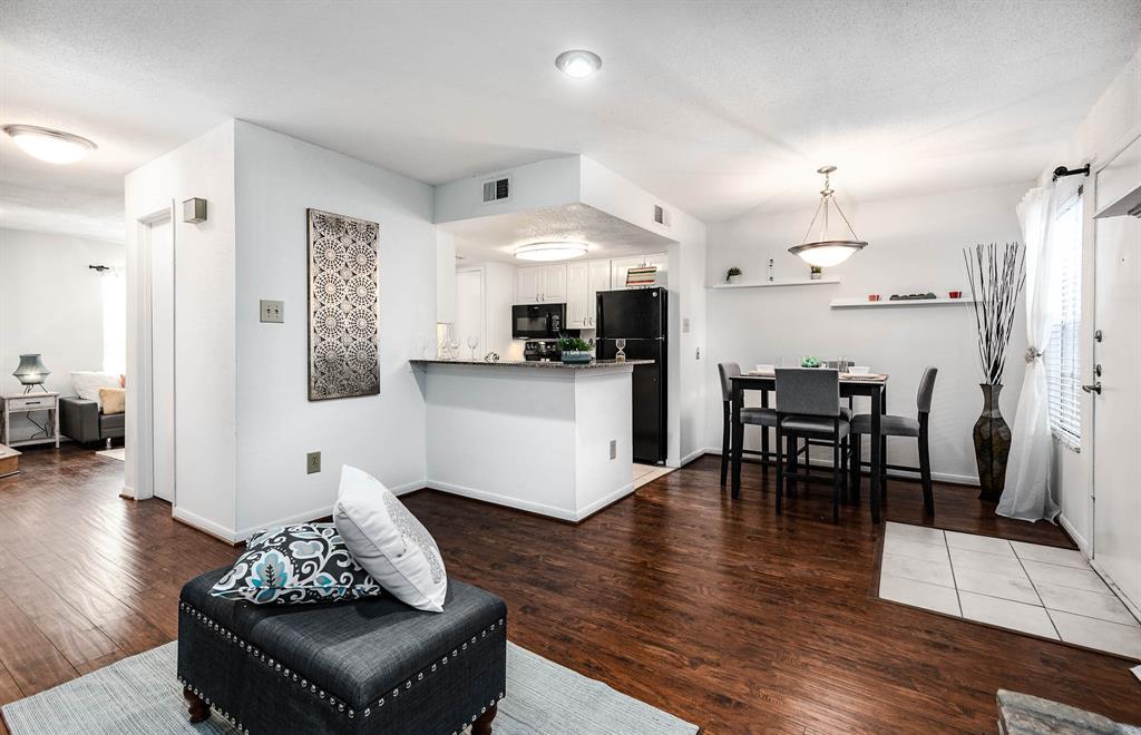 8003 Woodway Dr-Unit -107 in Houston, TX - Building Photo