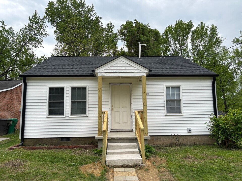 1406 Furlough Ave in High Point, NC - Building Photo