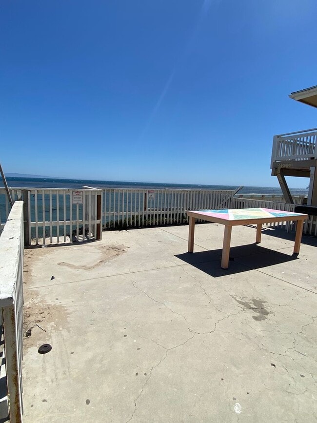 6671 Del Playa Dr