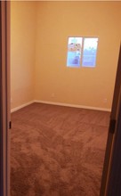 6880 Edna Ave, Unit B213 in Las Vegas, NV - Building Photo - Building Photo