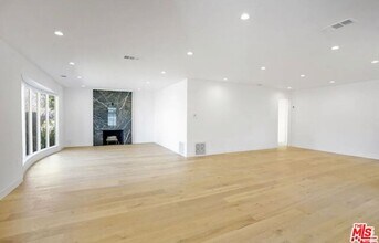 7406 W 82nd St in Los Angeles, CA - Building Photo - Building Photo