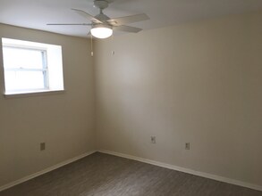 810 St Paul St, Unit T2 in Baltimore, MD - Foto de edificio - Building Photo