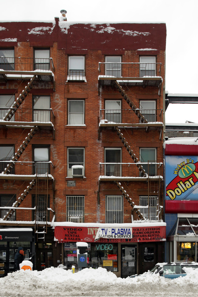 108 1st Ave in New York, NY - Foto de edificio - Building Photo