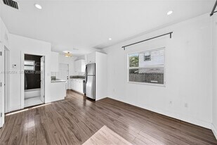 1460 NW 2nd St in Miami, FL - Building Photo