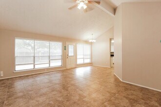 21002 Ironcrest Ln in Spring, TX - Foto de edificio - Building Photo