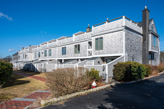 Yachtsman in Hyannis, MA - Foto de edificio - Building Photo