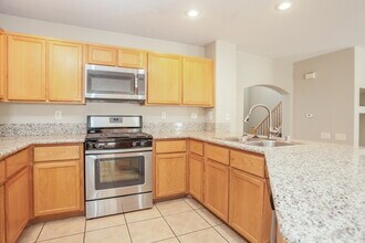 8124 Lilac Harbor Ct in Las Vegas, NV - Foto de edificio - Building Photo