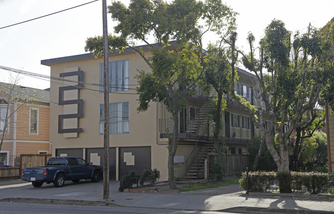 2222 Encinal Ave in Alameda, CA - Foto de edificio - Building Photo