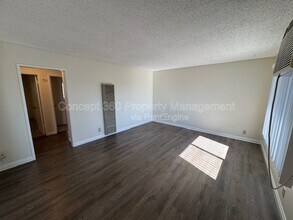 9421 Cedar St in Bellflower, CA - Foto de edificio - Building Photo