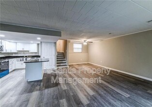 2307 Aurora Dr in Pittsburgh, PA - Building Photo - Building Photo