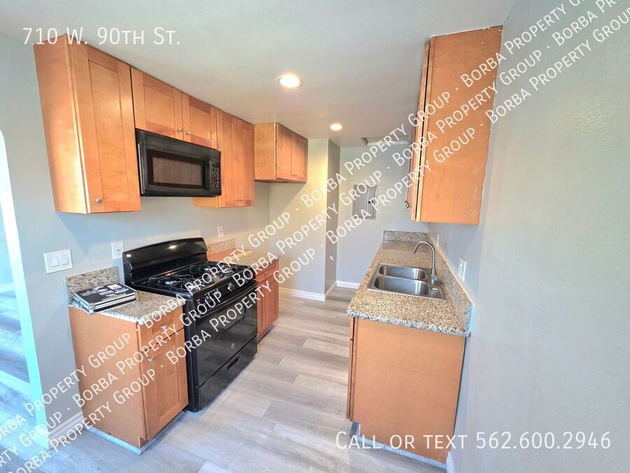 710 W 90th St in Los Angeles, CA - Building Photo