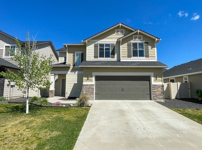 property at 2592 E Blackstone Dr