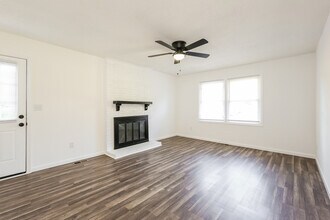 126 Saturn Ln in Greer, SC - Foto de edificio - Building Photo