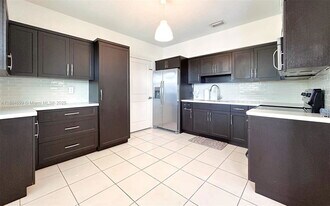 7222 SW 34th St in Miami, FL - Building Photo