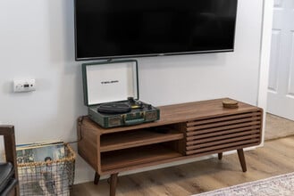 19620 Ormiston Ave in Euclid, OH - Building Photo - Building Photo