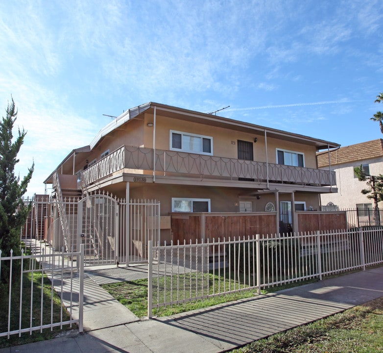 19136 Sherman Way in Reseda, CA - Building Photo